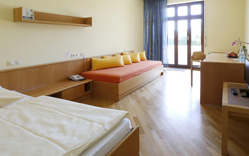 Tagungs- Und Bildungszentrum Steinbach/Taunus Steinbach im Taunus Ngoại thất bức ảnh
